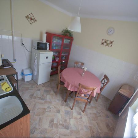 Estike Apartment Балатонлеле Екстериор снимка