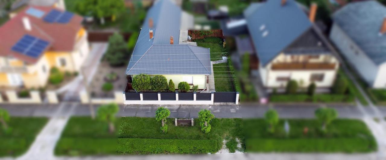 Estike Apartment Балатонлеле Екстериор снимка