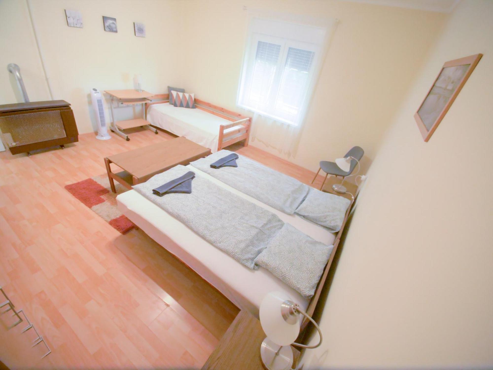 Estike Apartment Балатонлеле Екстериор снимка