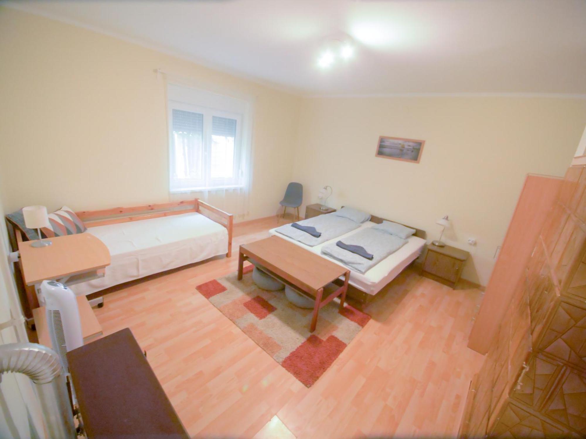 Estike Apartment Балатонлеле Екстериор снимка