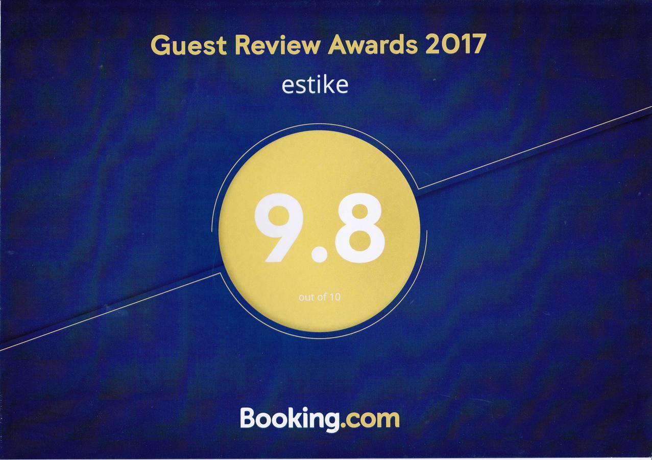 Estike Apartment Балатонлеле Екстериор снимка